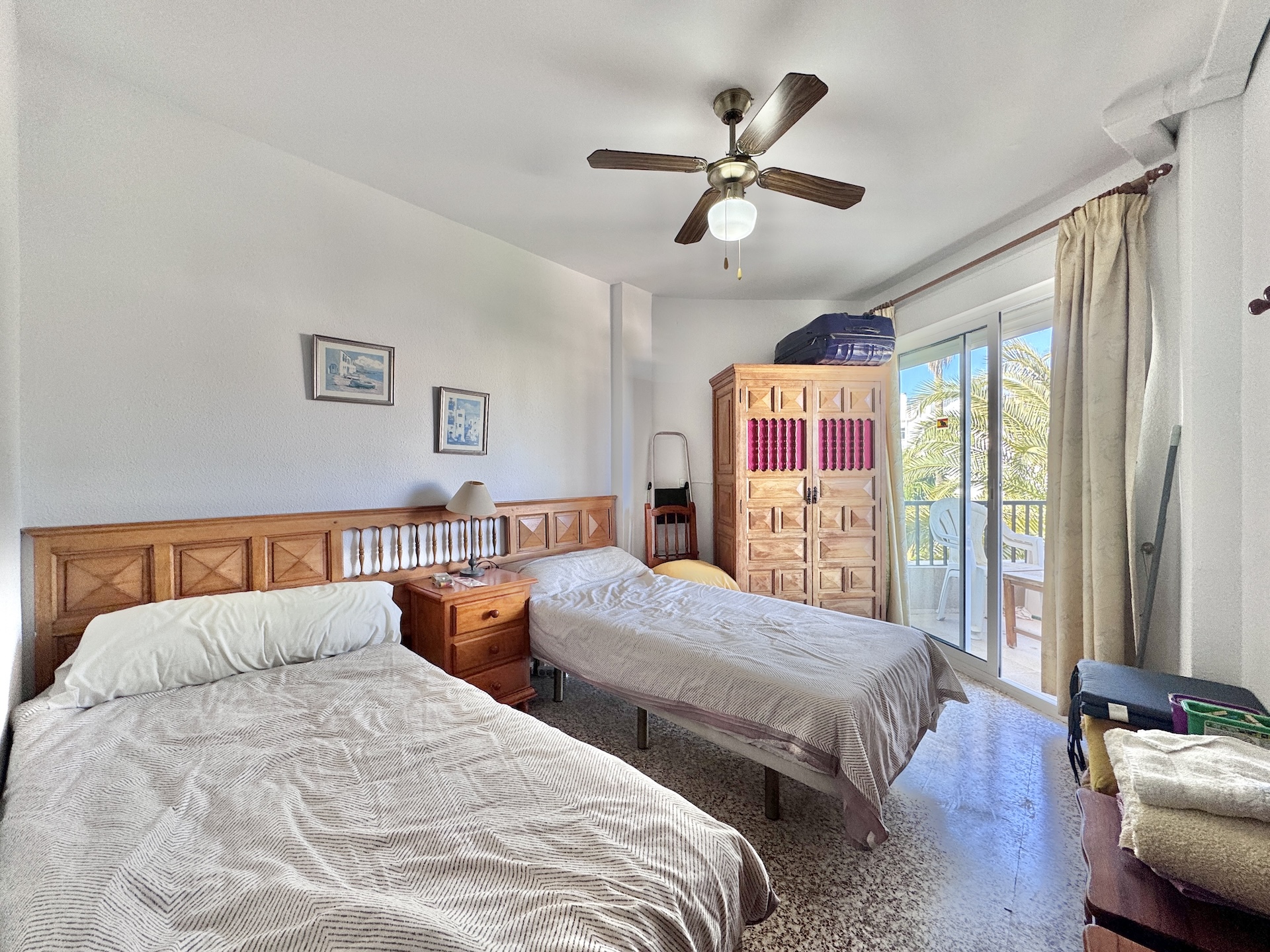 Bedroom with two single beds and terrace