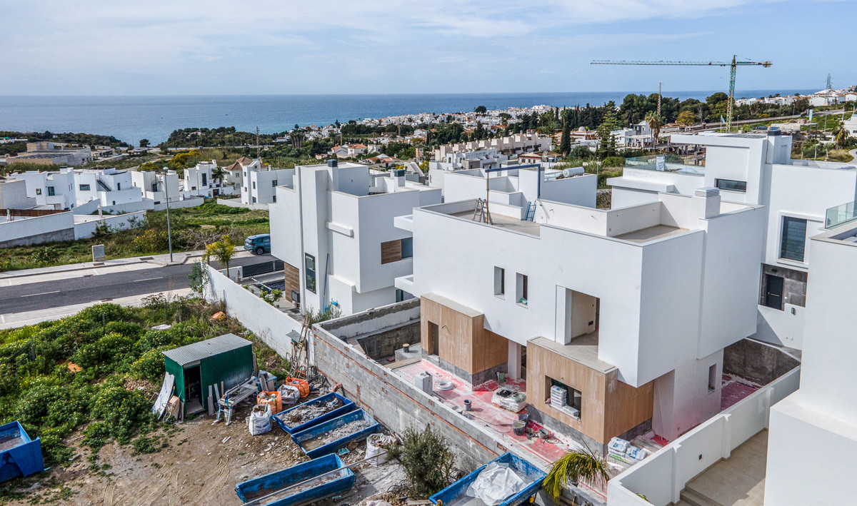 Newly Built Villa with Sea Views in West Nerja - 3