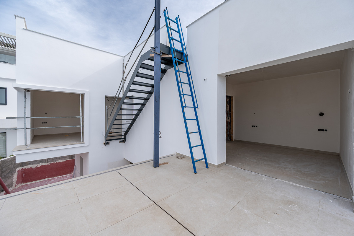Newly Built Villa with Sea Views in West Nerja - 12