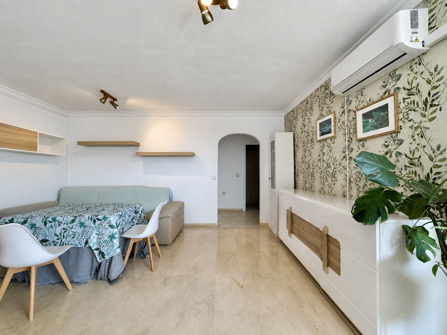 Apartment for sale in Benalmádena, Arroyo de la Miel - Photo 4