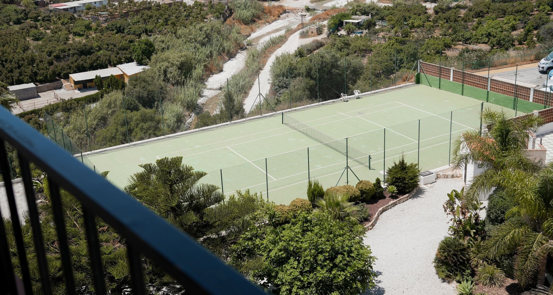 Open views over courts and hills