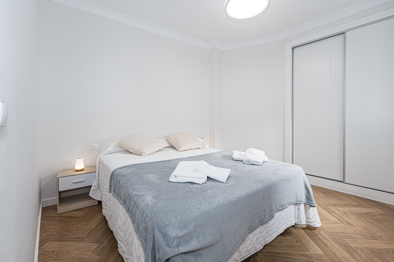 Bedroom with double bed, wardrobe and air conditioning