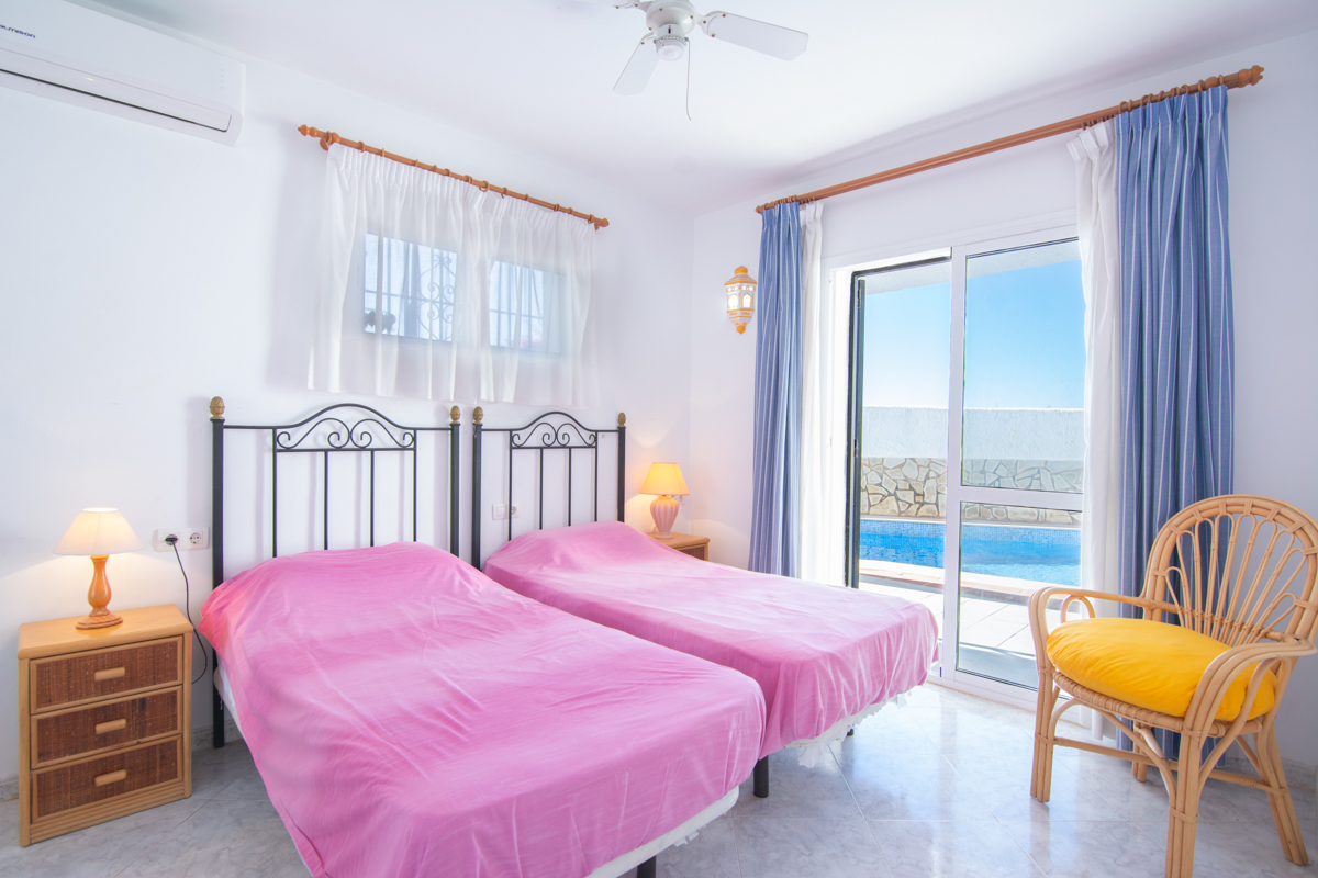Bedroom with twin beds and exterior access