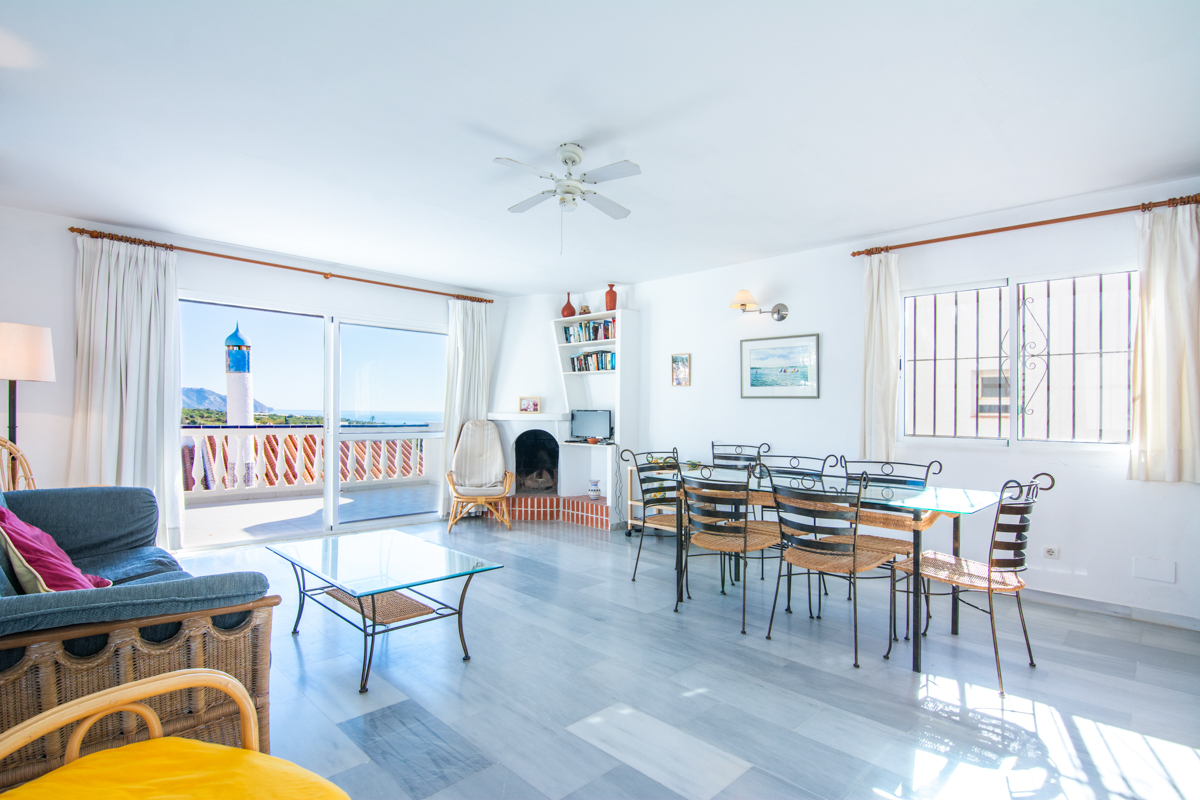 Bright living-dining room with terrace and sea views