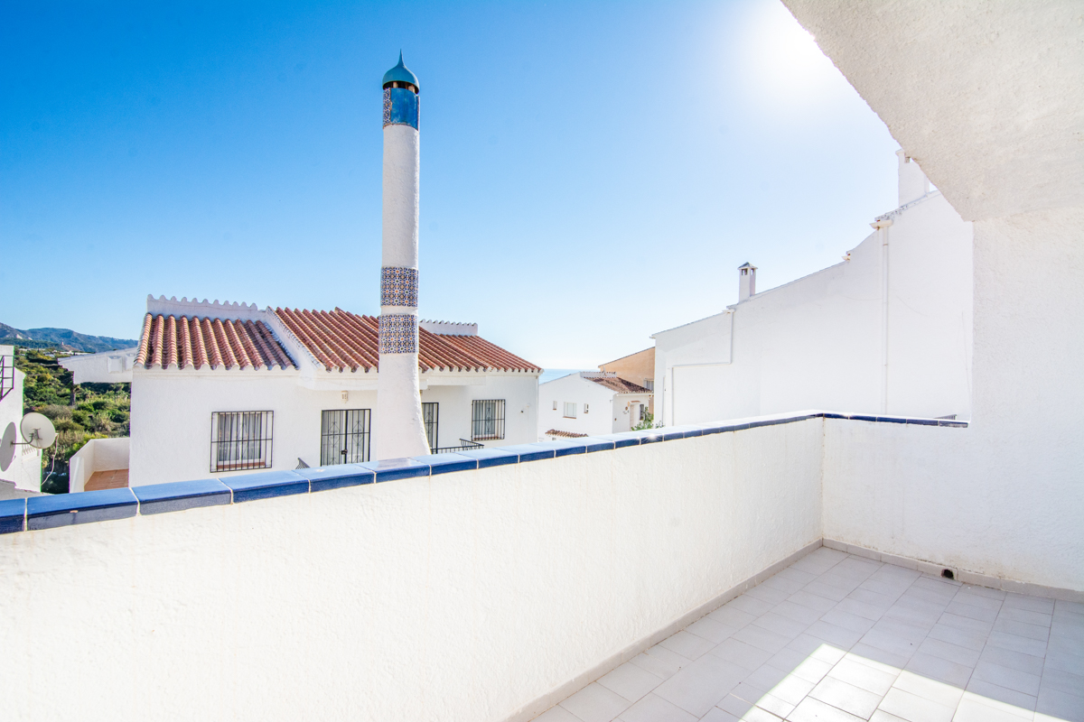 Side terrace with landscape and sea views