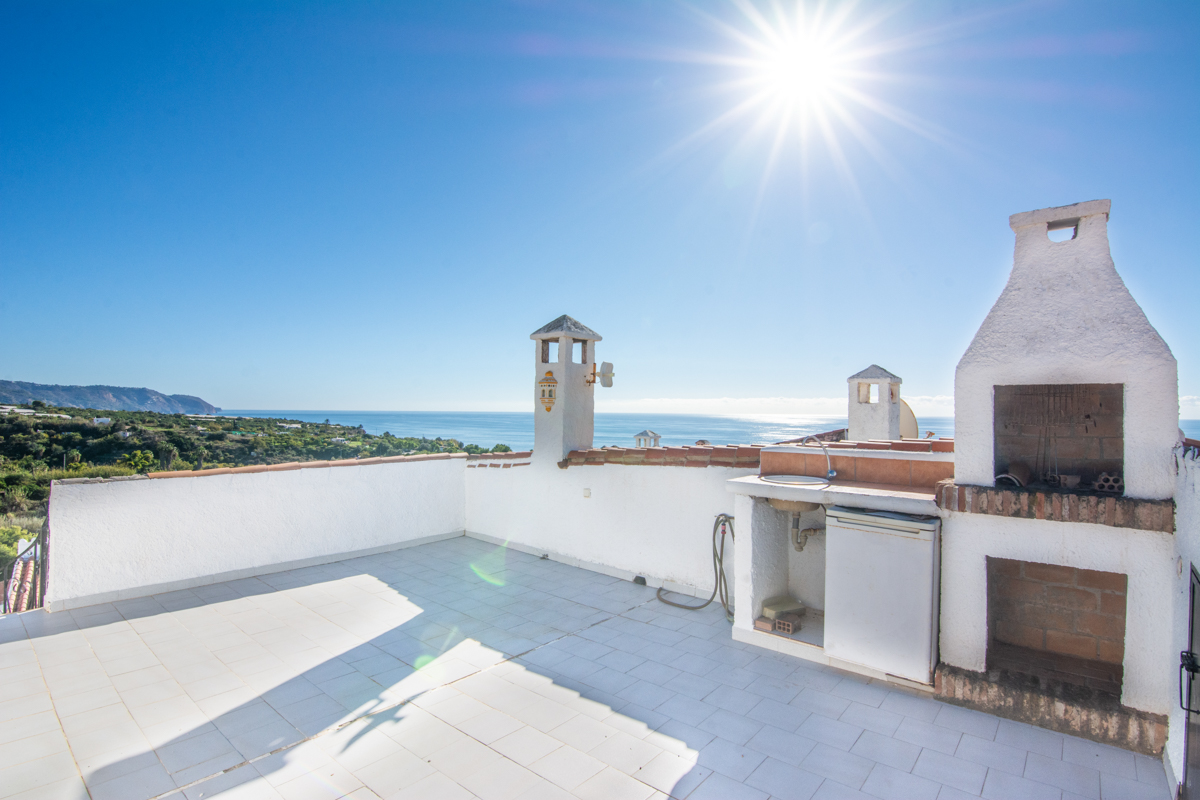 Upper terrace with barbecue and panoramic views