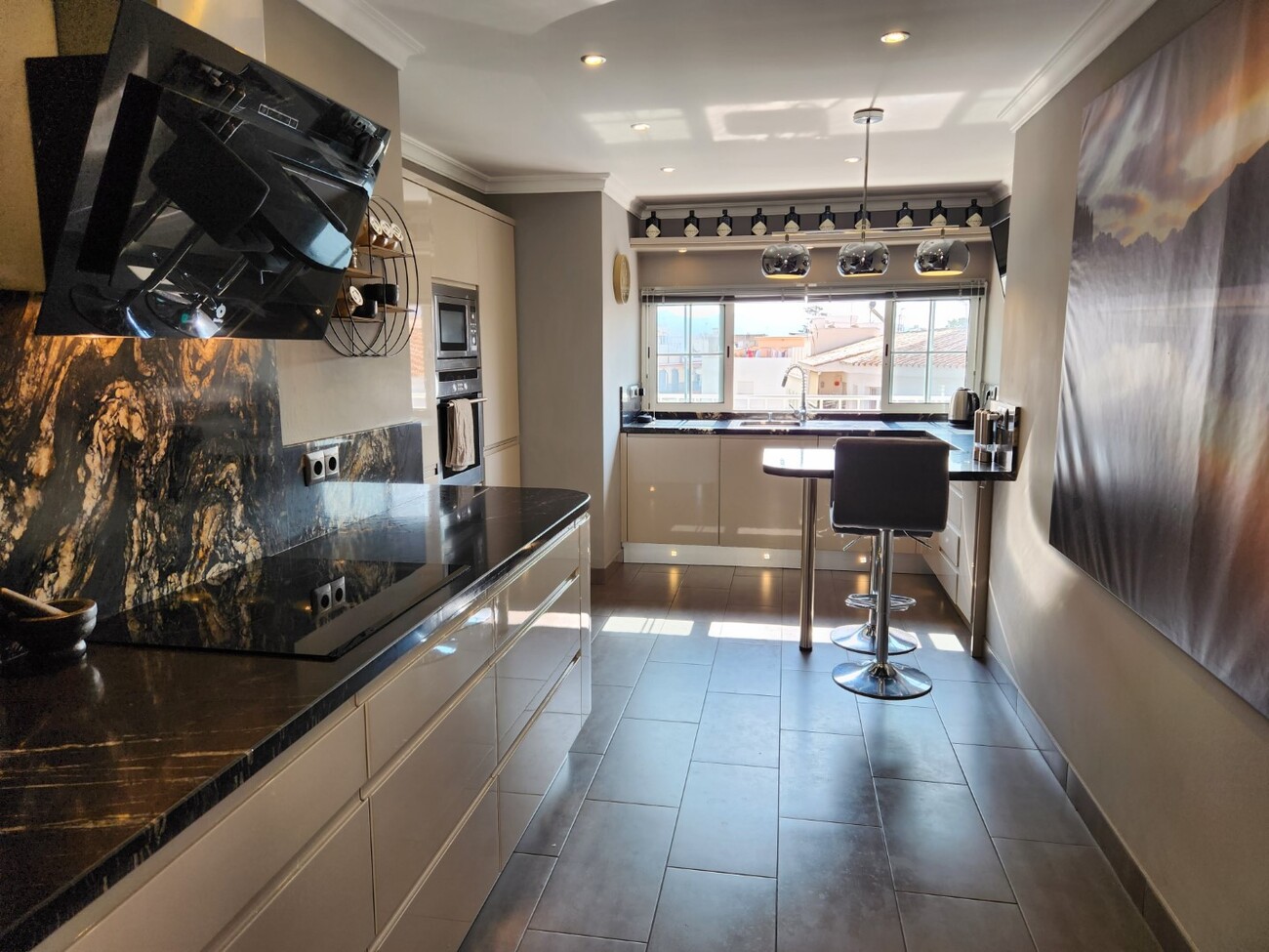 Modern kitchen with breakfast bar and dark finishes
