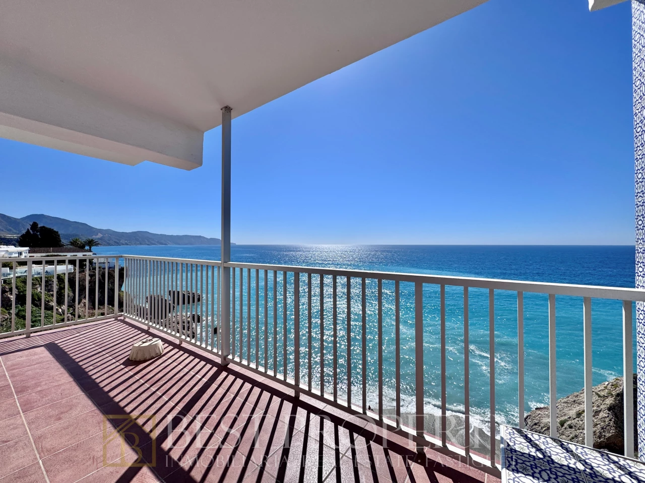 Beachfront apartment Carabeo Nerja - Image 12