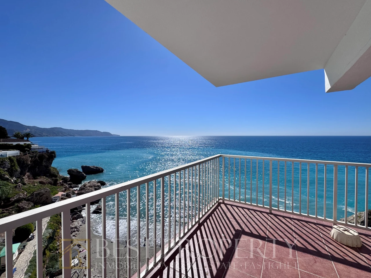 Beachfront apartment Carabeo Nerja - Image 2
