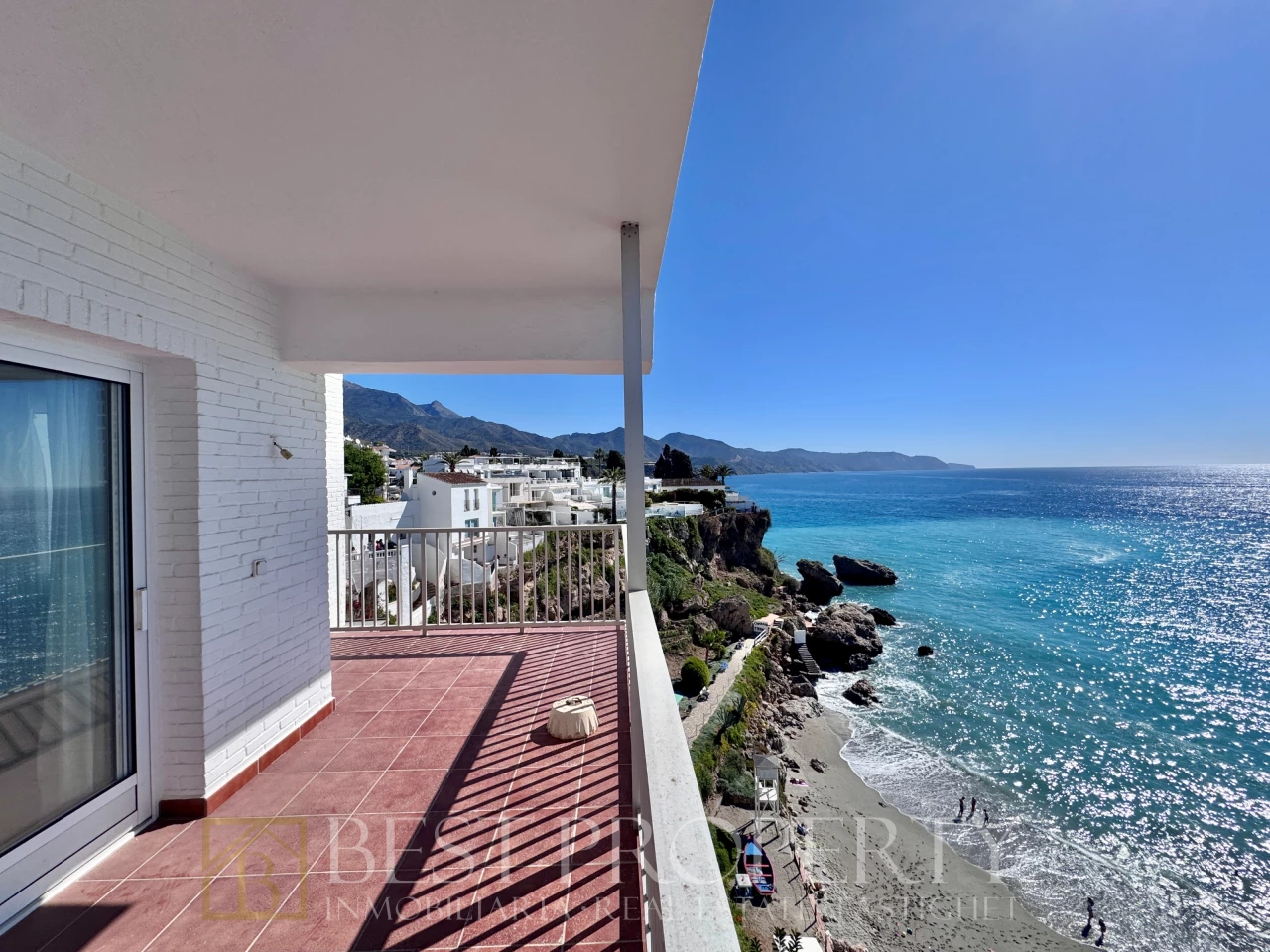 Beachfront apartment Carabeo Nerja - Image 3