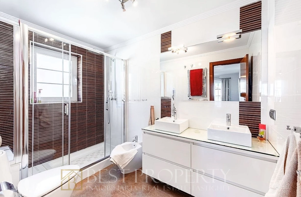 Luxury penthouse Plaza España Nerja - Image 17