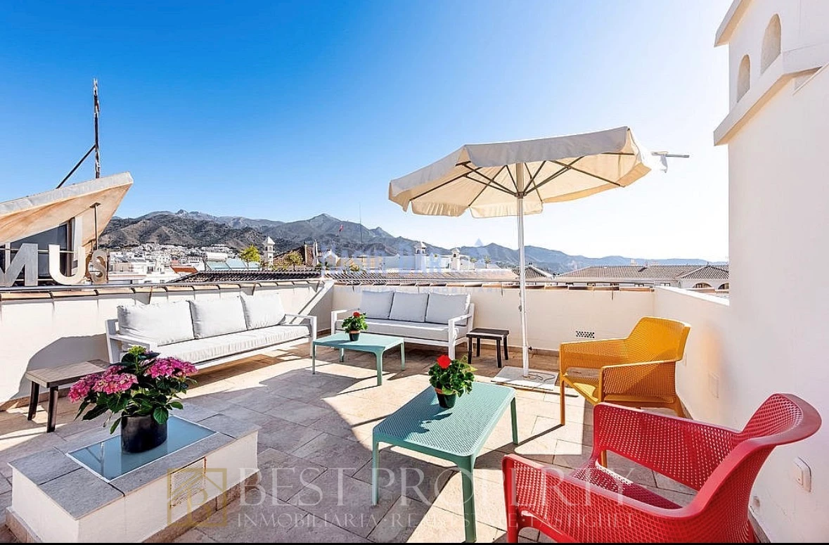 Luxury penthouse Plaza España Nerja - Image 2