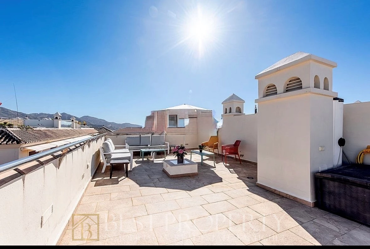 Luxury penthouse Plaza España Nerja - Image 3